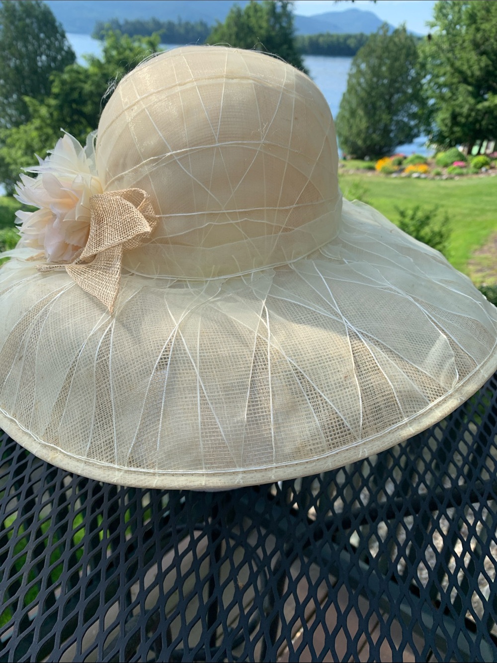 Vintage Wide-Brim Straw Hat in Soft Ivory - Picture 3 of 6